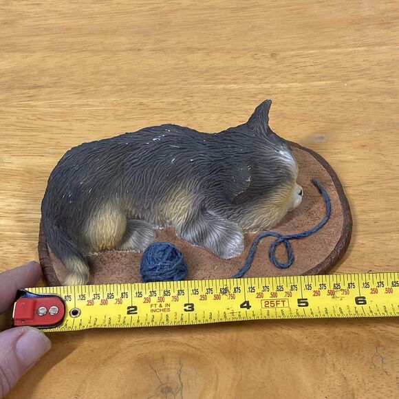 Vintage Sleeping Calico Cat & Yarn Collectible Figurine - My Kitty Collection - Picture 7 of 7